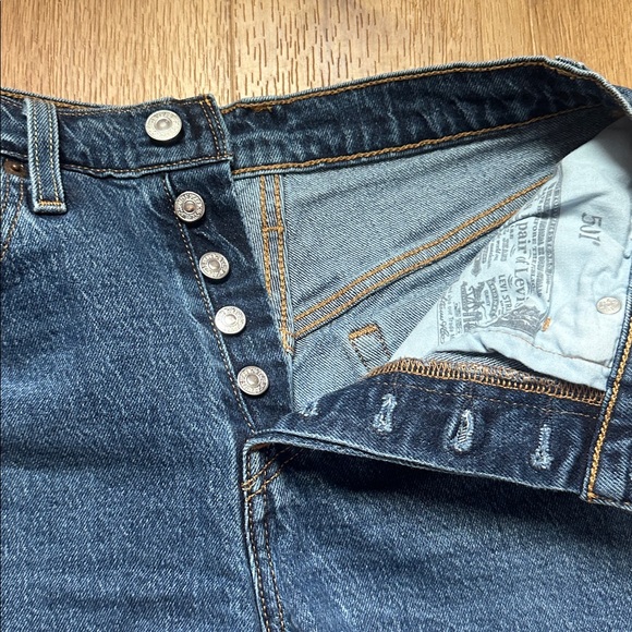 Levi's Women’s High Rise 501 Cut-Off Shorts Size 25 - Picture 4 of 8